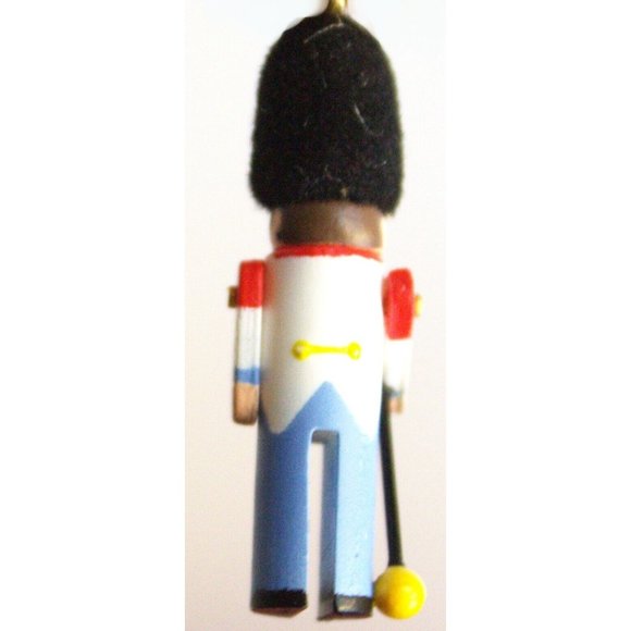 VTG 1995 Hallmark Keepsake Ornament Miniature Clothespin Soldier Collector Serie - Picture 10 of 16